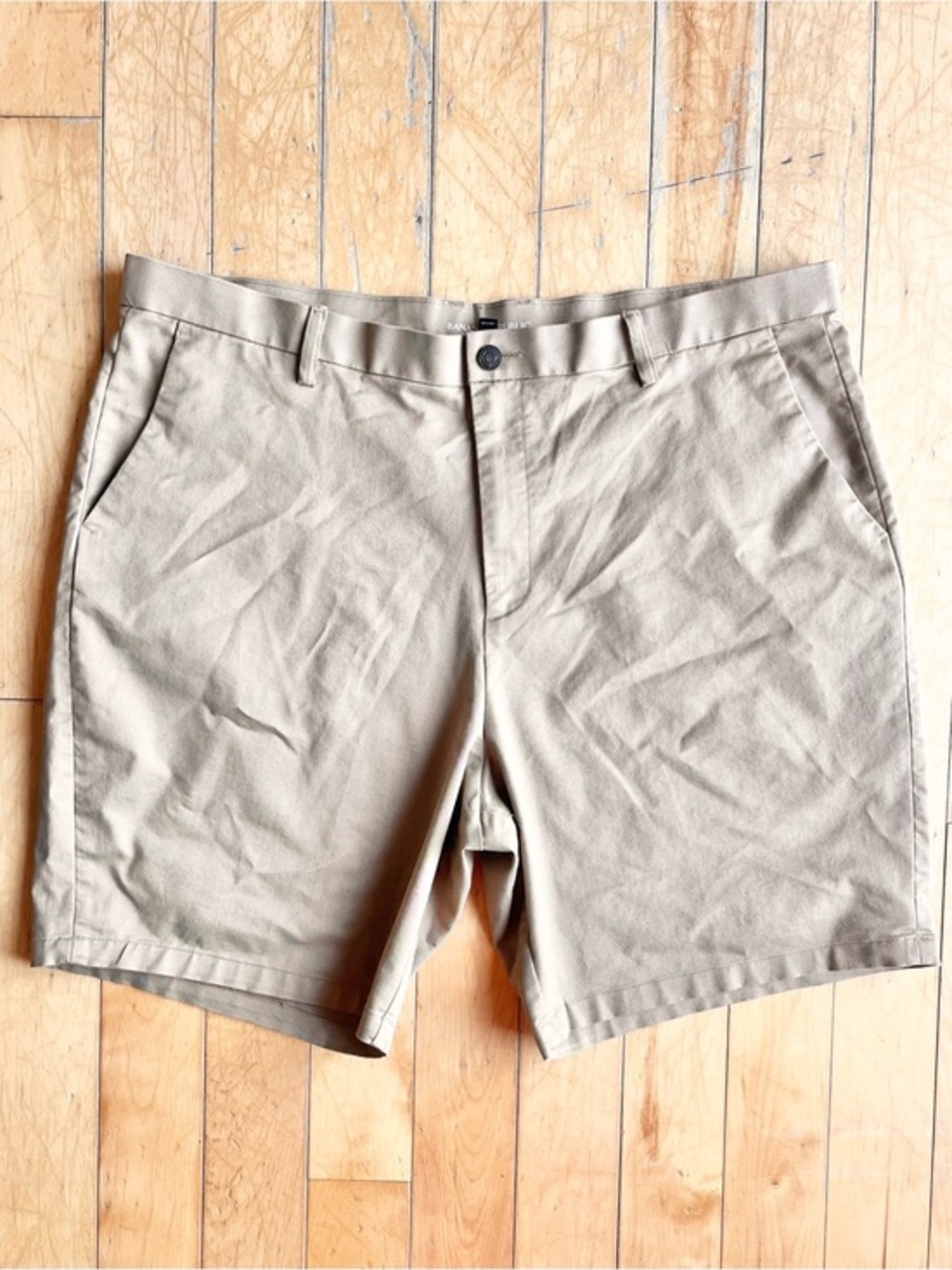Banana Republic Classic Beige Chino Shorts Size 42